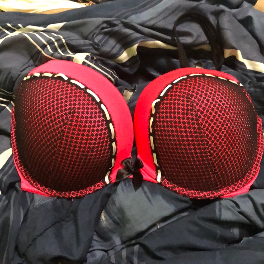 Victoria secret very sexy push-up red & black bra